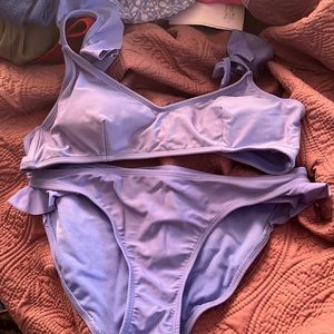 im selling a 2 piece swimsuit, i dont like the way it sits on my body